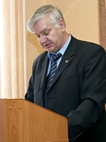С докладом выступает Председатель ЦК Росприродсоюза Попков Николай Корнеевич