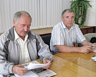 Председатель теркома Кравчук Г.П. (справа) и  заместитель председателя Токмаков А.Д.