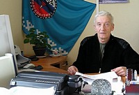 Председатель территориальной профорганизации ОАО "Ямалгеофизике" Сысоев Борис Иванович в кабинете профкома.